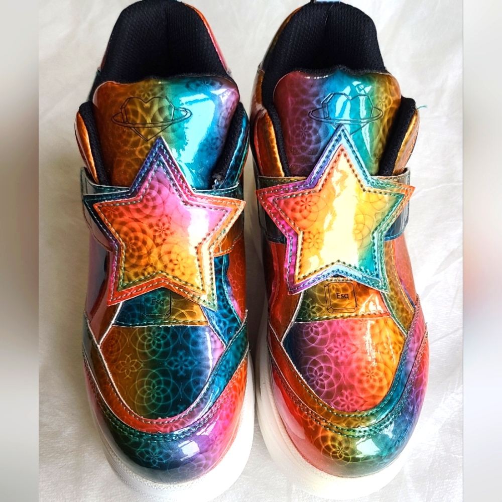 NWT OBO: QU' lenticular Women's Size 6 YRU Shoes